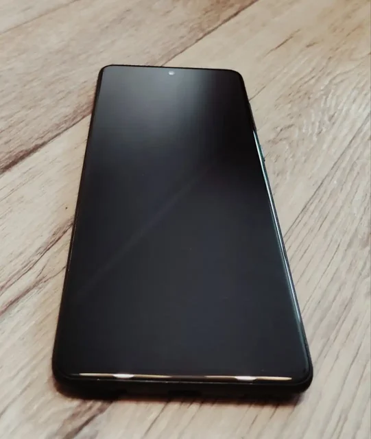 Смартфон в идеальном состоянии - Аксессуары для телефонов в Оренбург