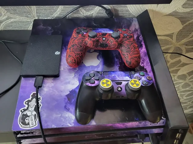 PS4 Pro с играми 3TB - Аксессуары для телефонов в Оренбург