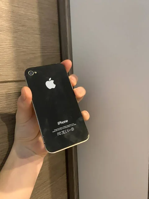 Продается iPhone 4 черного цвета - Аксессуары для телефонов в Оренбург