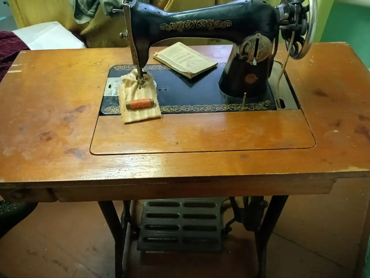 Швейная машинка ПМЗ подольск в рабочем состоянии - Швейная техника (Барахолка) в Оренбург