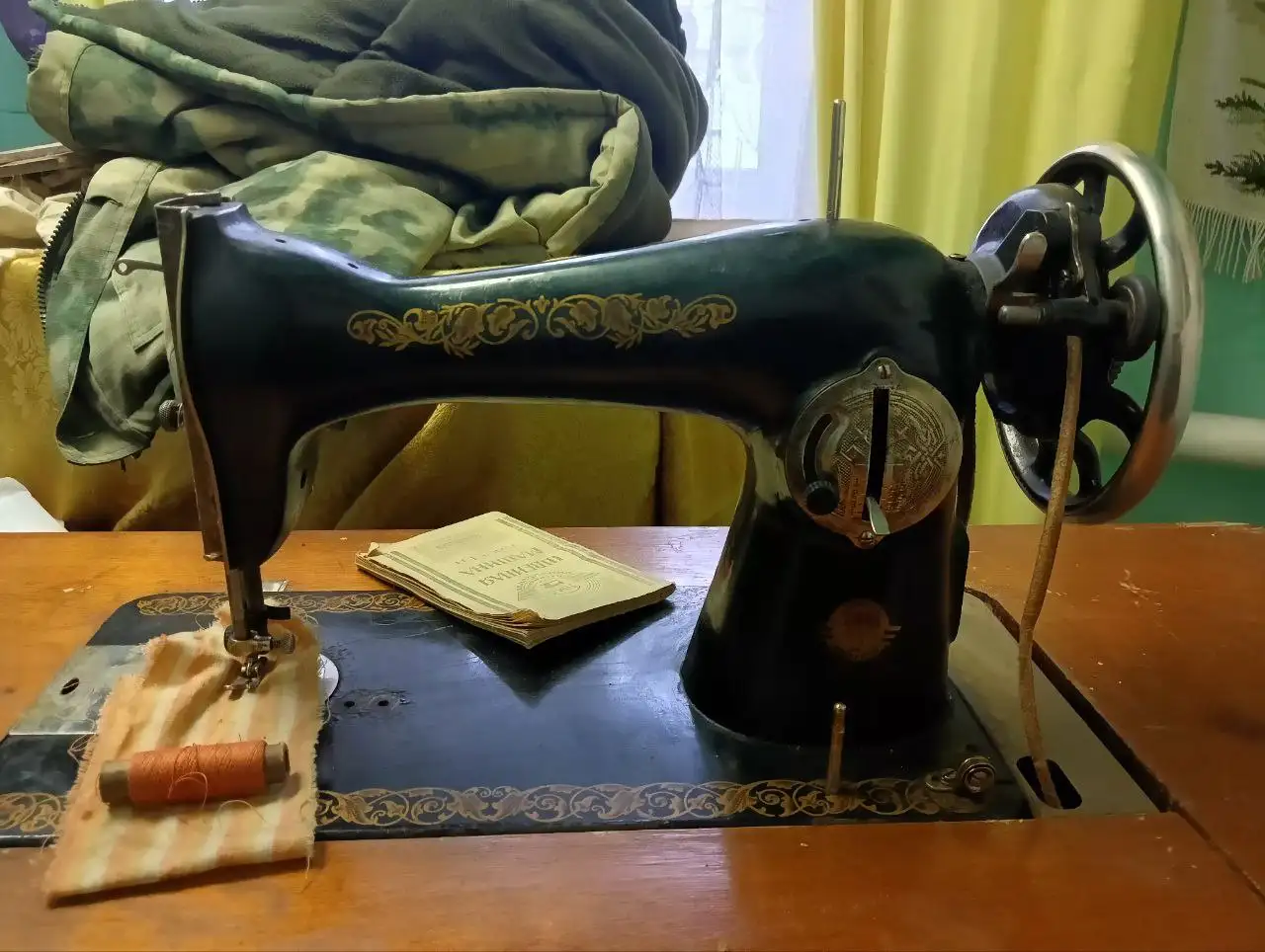 Швейная машинка ПМЗ подольск в рабочем состоянии - Швейная техника (Барахолка) в Оренбург