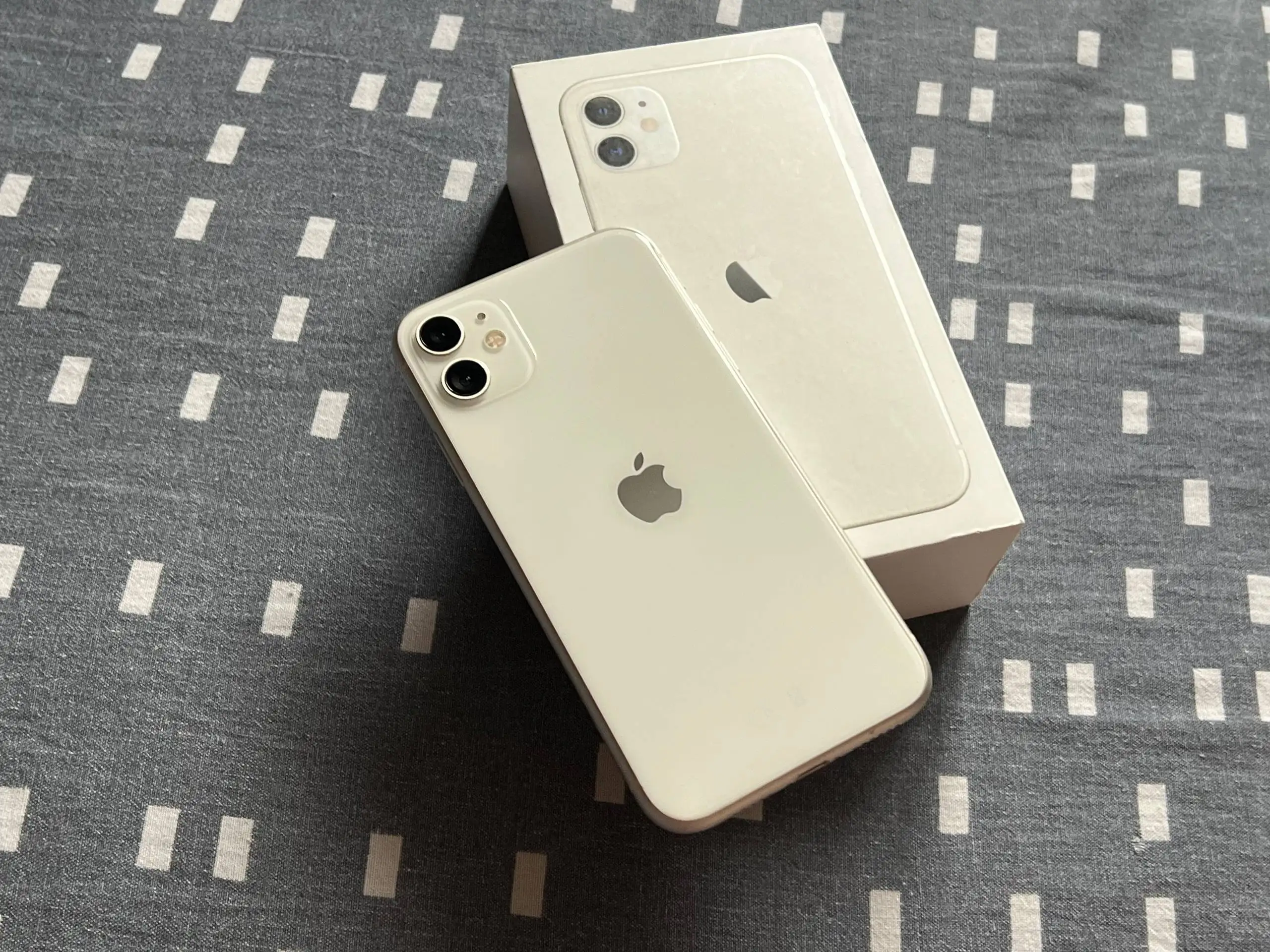 Продам iPhone 11 128 GB White в отличном состоянии - Смартфоны (Электроника) в Оренбург