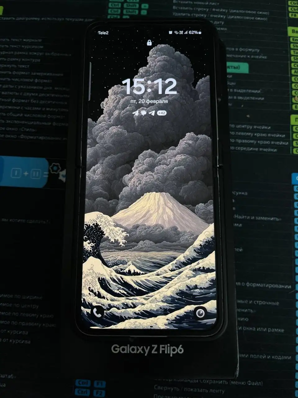 Продам Samsung Galaxy Z Flip 6 256 ГБ в хорошем состоянии - Смартфоны (Электроника) в Оренбург