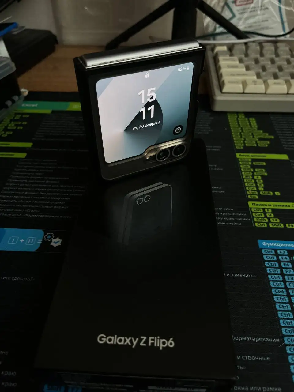 Продам Samsung Galaxy Z Flip 6 256 ГБ в хорошем состоянии - Смартфоны (Электроника) в Оренбург