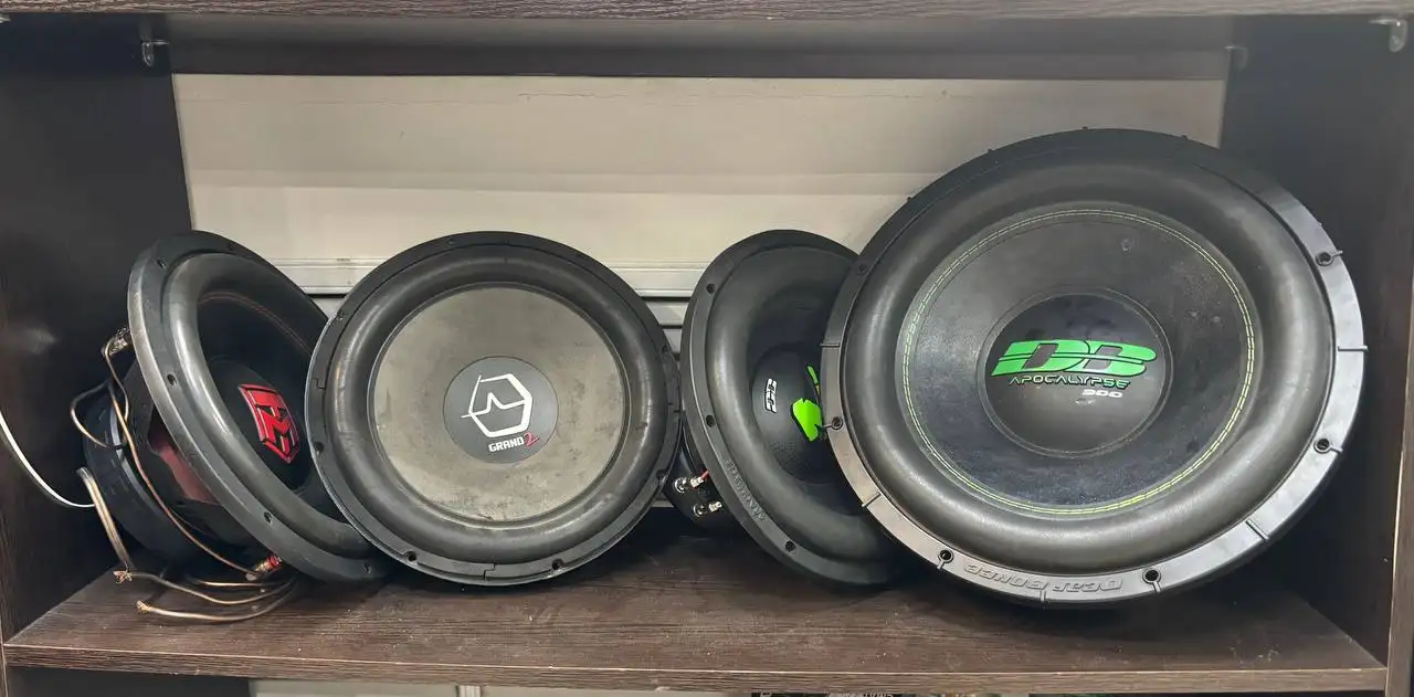 Продажа магнитол, усилителей, сабвуферов и другой автоакустики - Автоакустика (Авто) в Оренбург