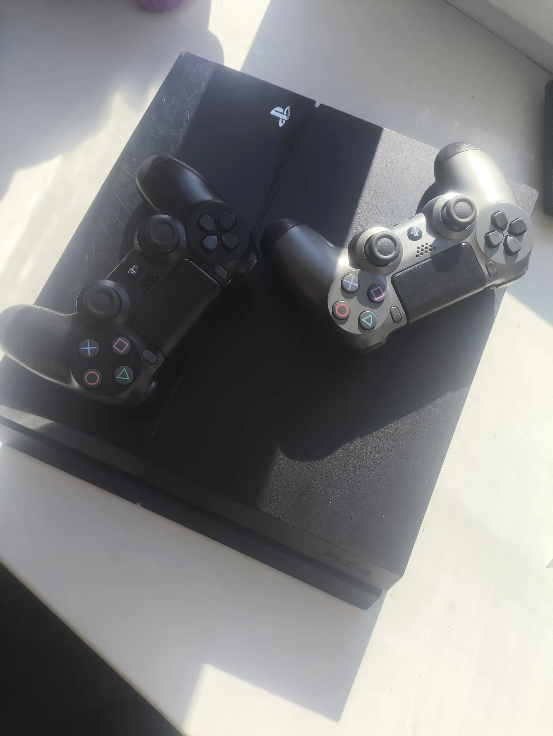 Продается PS4 500GB с 2 джойстиками и играми - Игровые консоли (Электроника) в Оренбург