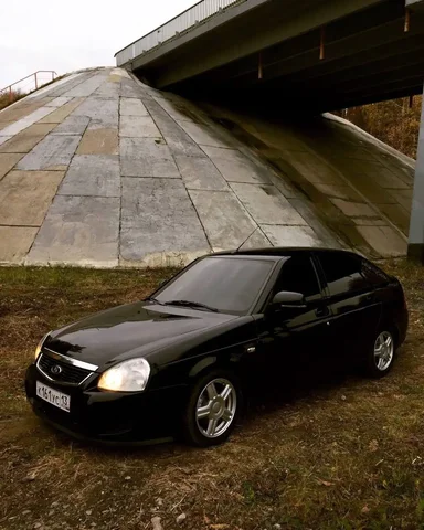 Куплю Приору Хетчбэк в ЛЮКС комплектации - Внедорожники в Оренбург