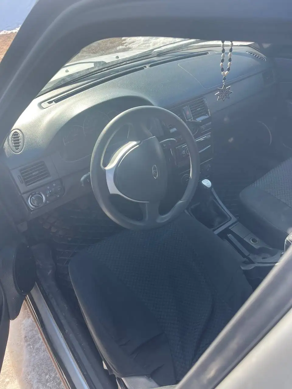 Автомобиль 2012 года с кондиционером, недавним ремонтом двигателя и документами - Авто в Оренбург