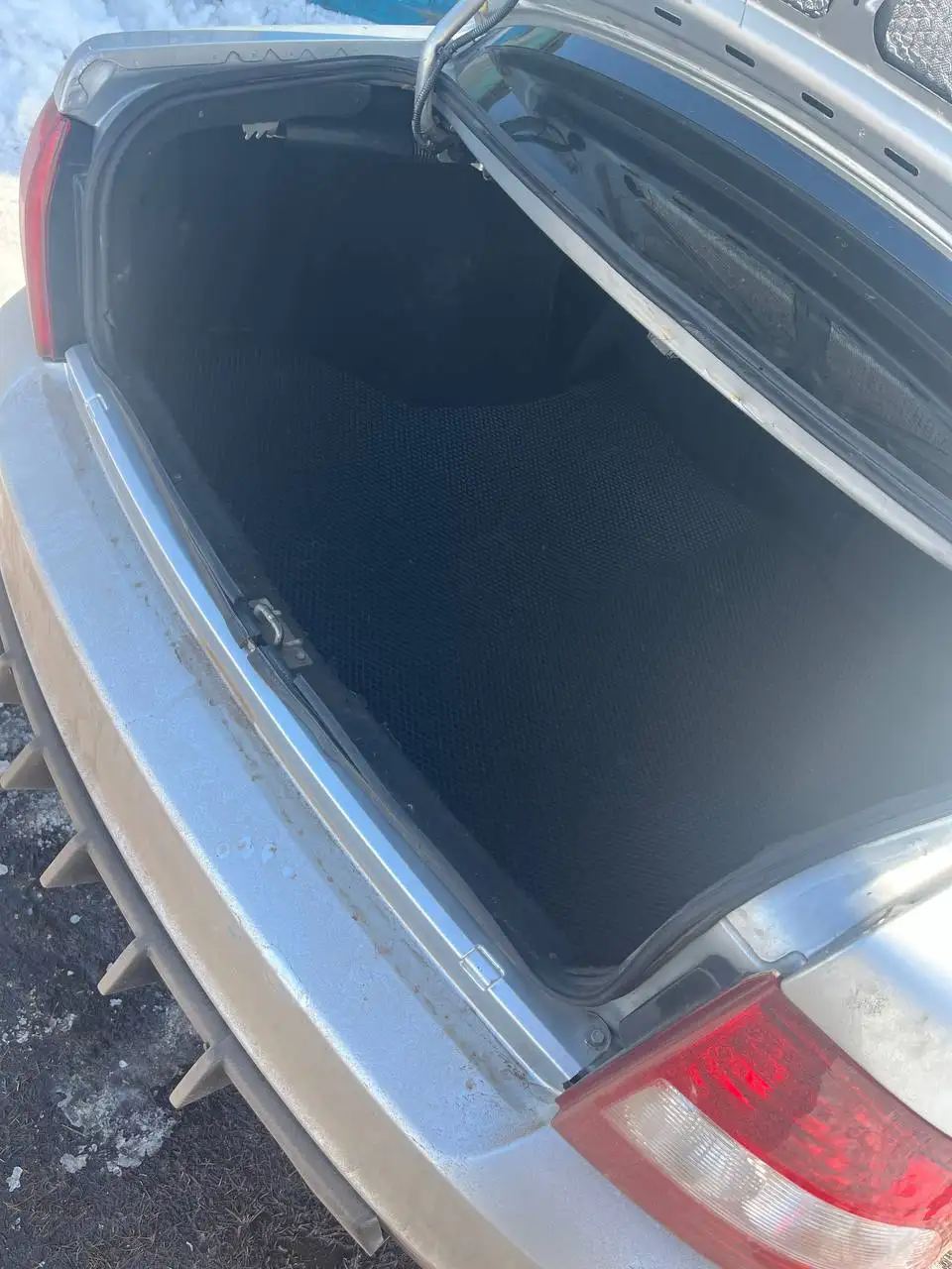 Автомобиль 2012 года с кондиционером, недавним ремонтом двигателя и документами - Авто в Оренбург