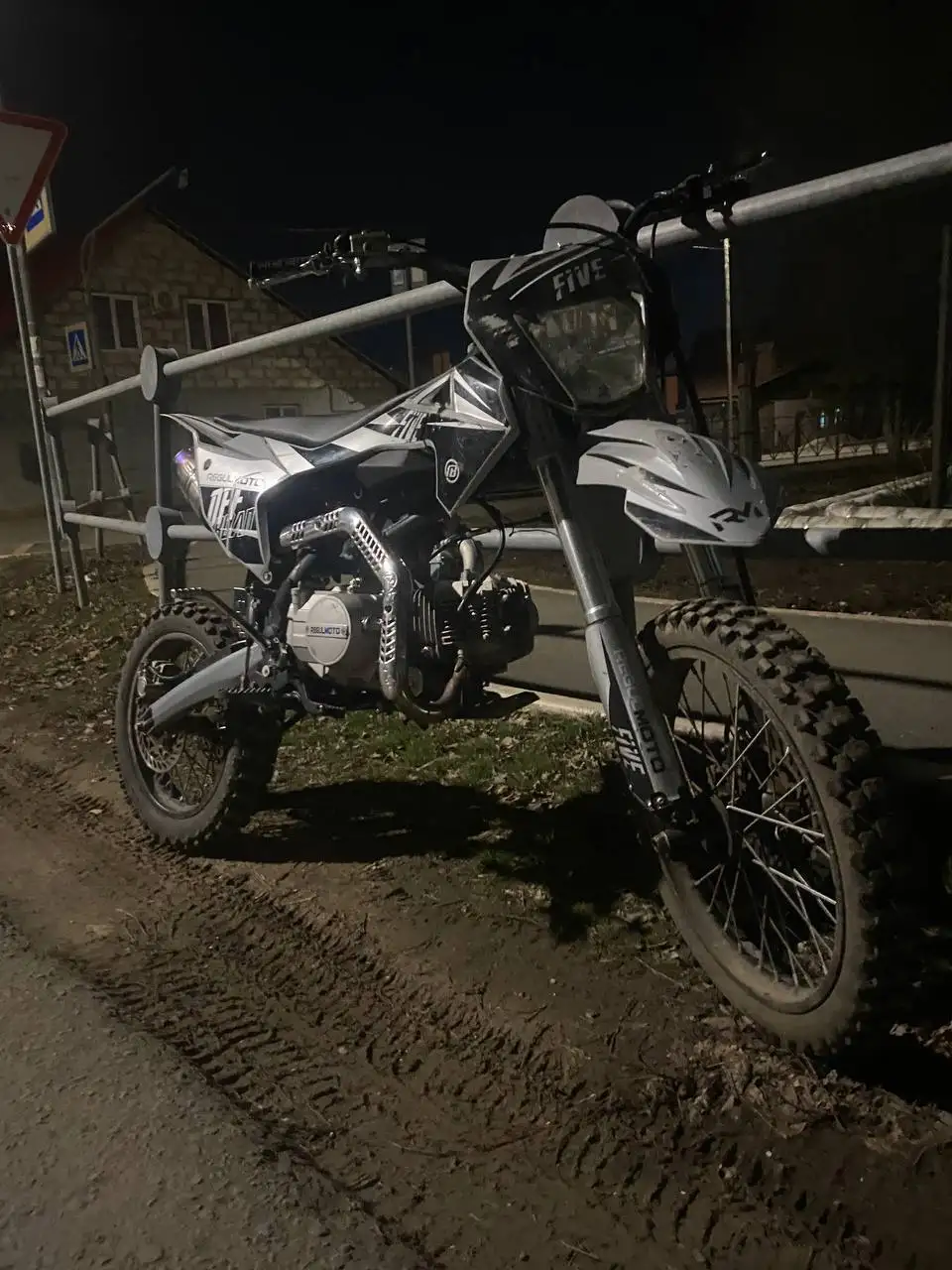 Продажа автомобиля с отличным состоянием двигателя и новой резиной - Авто в Оренбург