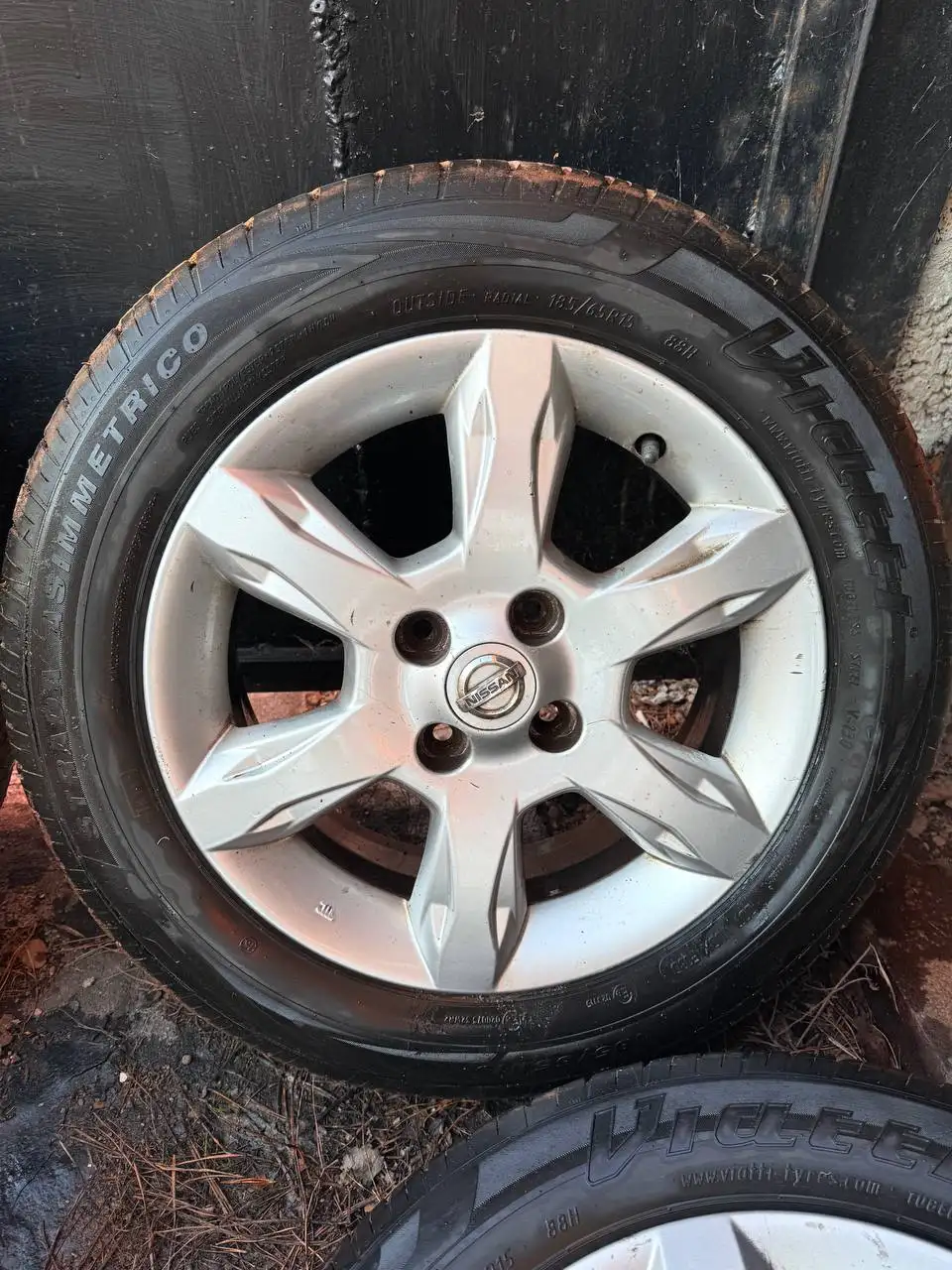 Диски R15 с резиной от Ниссан Альмера - Диски и шины (Запчасти) в Оренбург