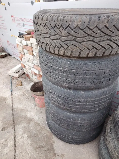 Продам комплект летних колес на Ниву с запаской - Шины и диски в Оренбург