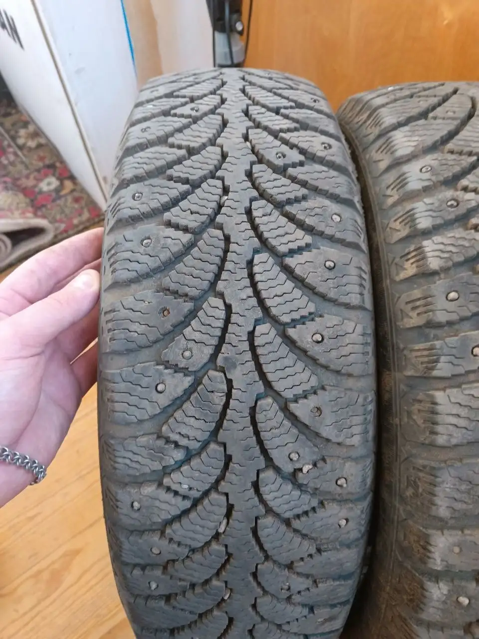 Продам 2 баллона зимней резины R14 - Шины и диски (Авто) в Оренбург