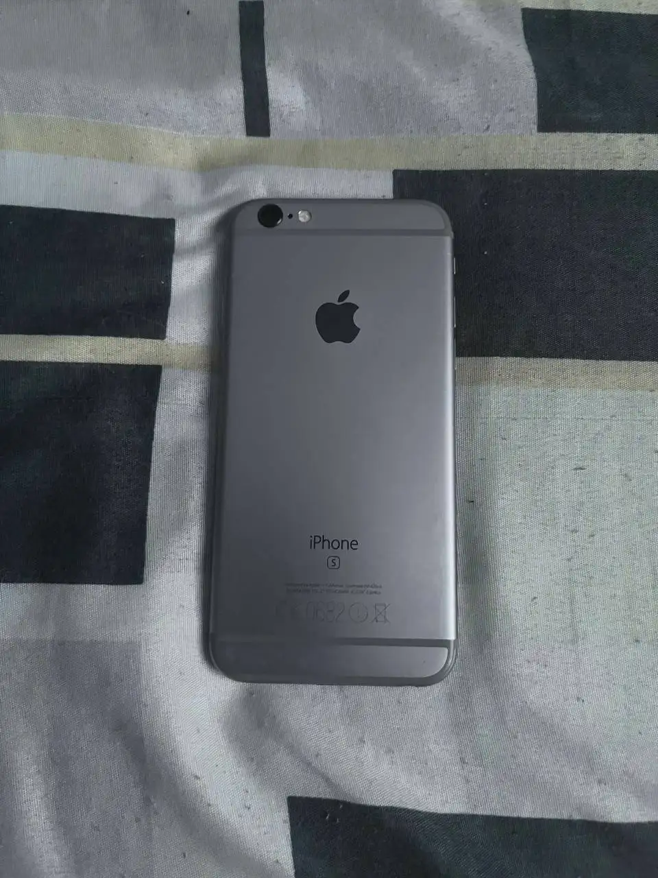 Продам iPhone 6S 64 ГБ серебристый - Смартфоны (Электроника) в Оренбург