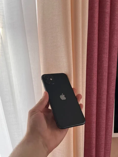 Продам iPhone 11 64 GB Black в отличном состоянии - Игровые консоли в Оренбург