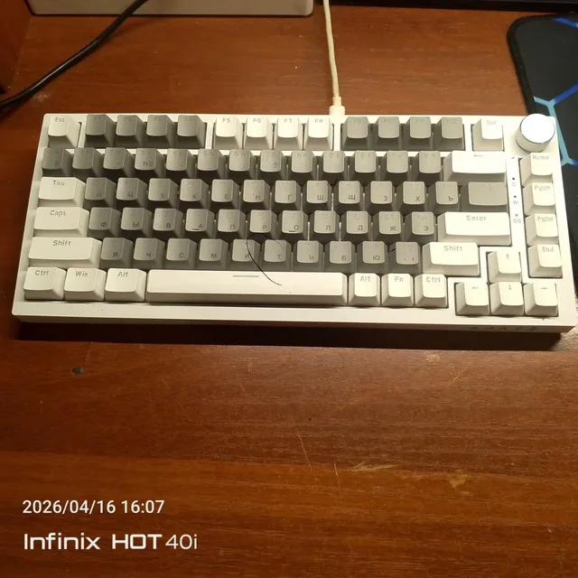 Продажа клавиатуры в отличном состоянии - Игровые консоли в Оренбург