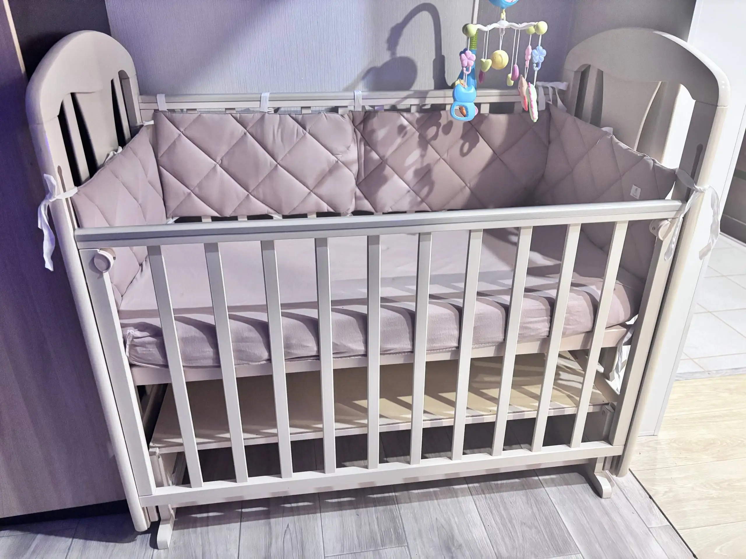 Детская кроватка с маятниковым механизмом - Детская мебель (Товары для детей) в Оренбург