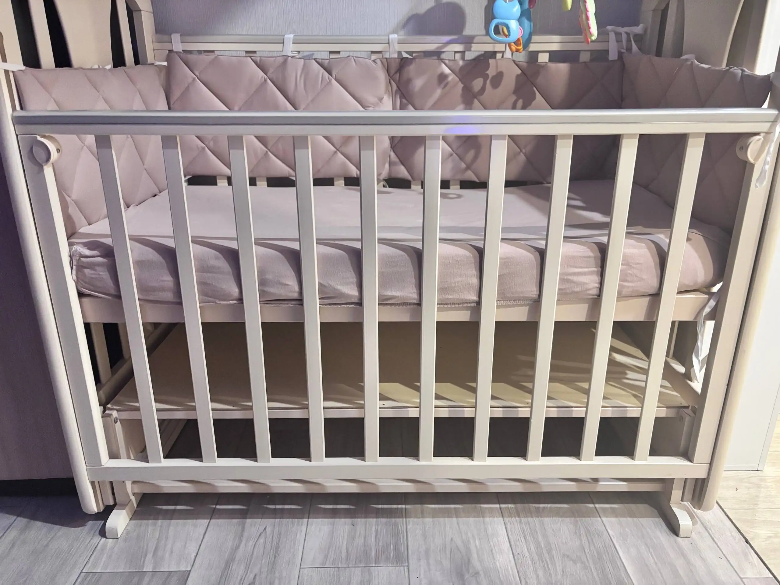 Детская кроватка с маятниковым механизмом - Детская мебель (Товары для детей) в Оренбург