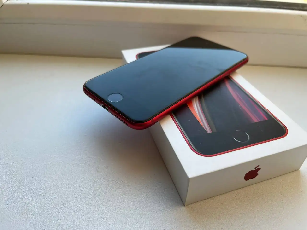 Обмен iPhone SE 2020 на iPhone 8 - Смартфоны и телефоны (Электроника) в Оренбург