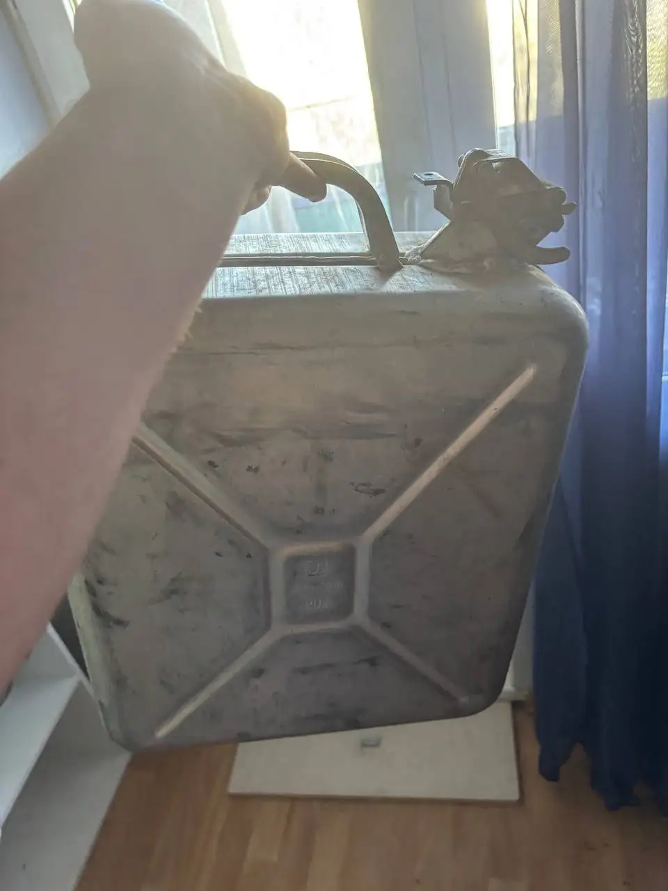 Продажа генератора, канистры, колонок и магнитолы - Барахолка в Оренбург