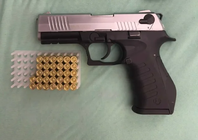 Продажа светошумового и пневматического пистолетов - Цветы и декор в Оренбург