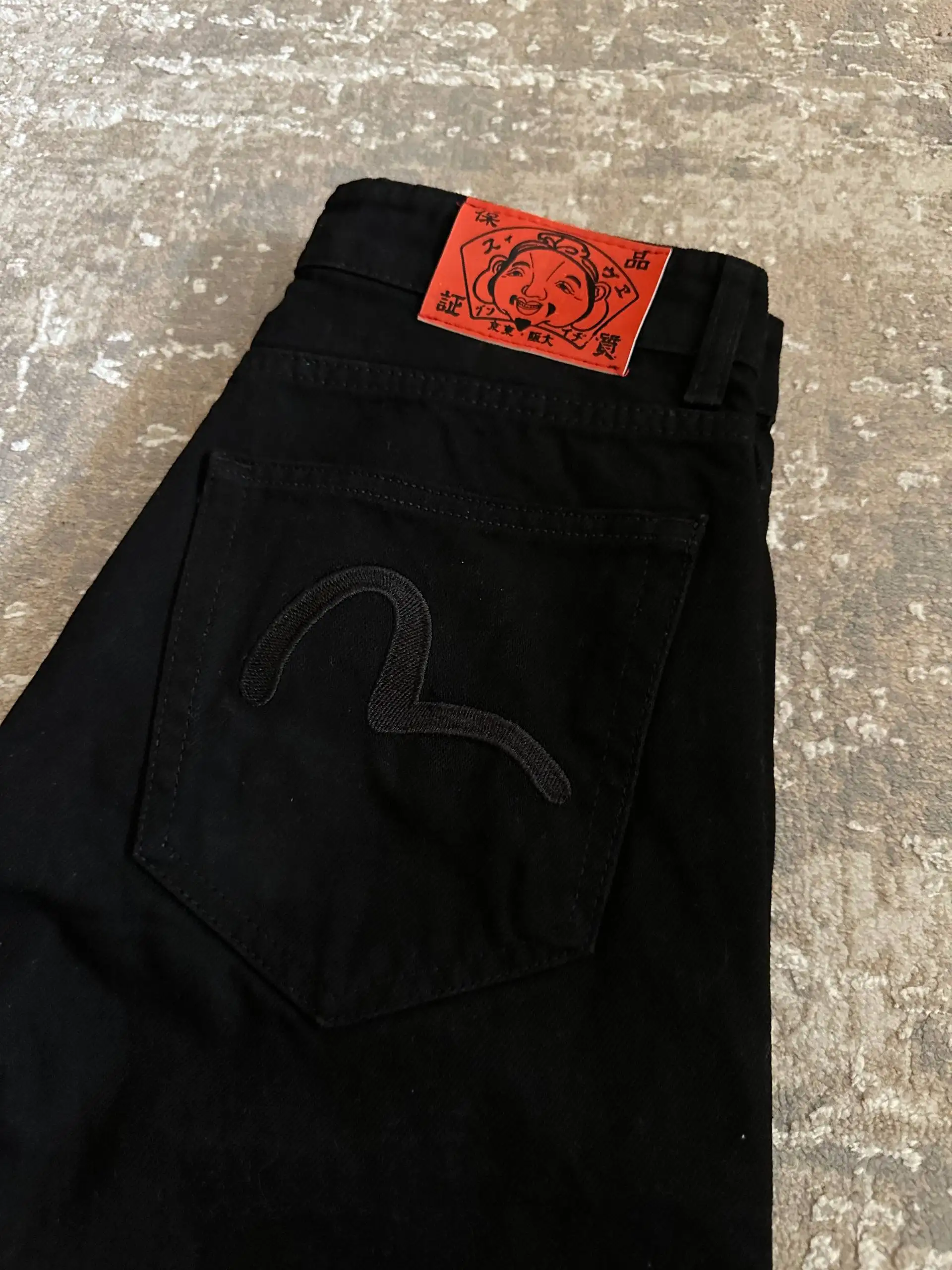 Мужские джинсы Evisu почти новые - Джинсы (Одежда) в Оренбург