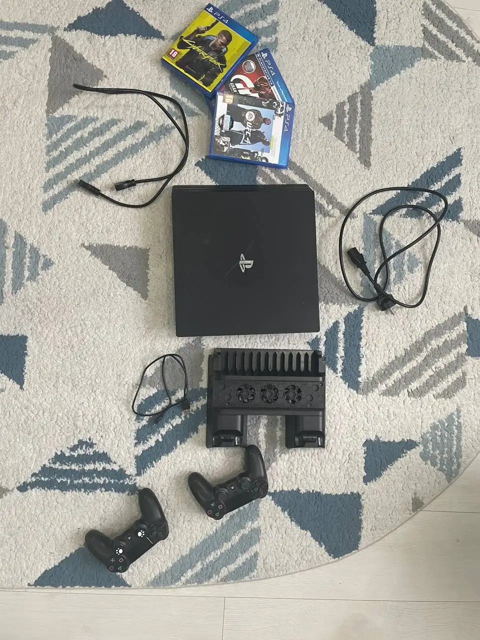 PS4 Pro с аккаунтом и играми - Игровые приставки (Электроника) в Оренбург