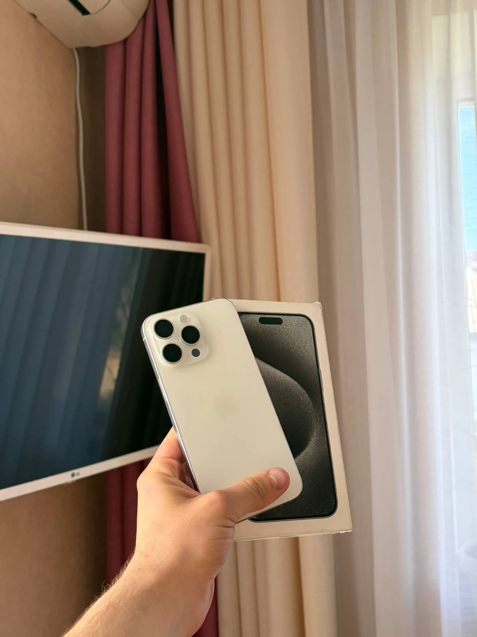 Продам iPhone 15 Pro Max 256GB Titanium White - Смартфоны (Электроника) в Оренбург