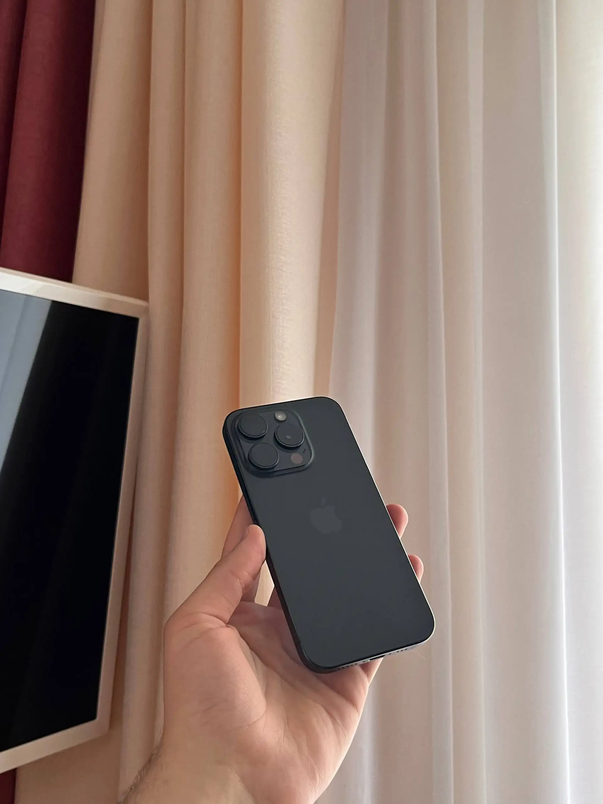 Продам iPhone 15 Pro 256 GB Black Titanium - Смартфоны и гаджеты (Электроника) в Оренбург