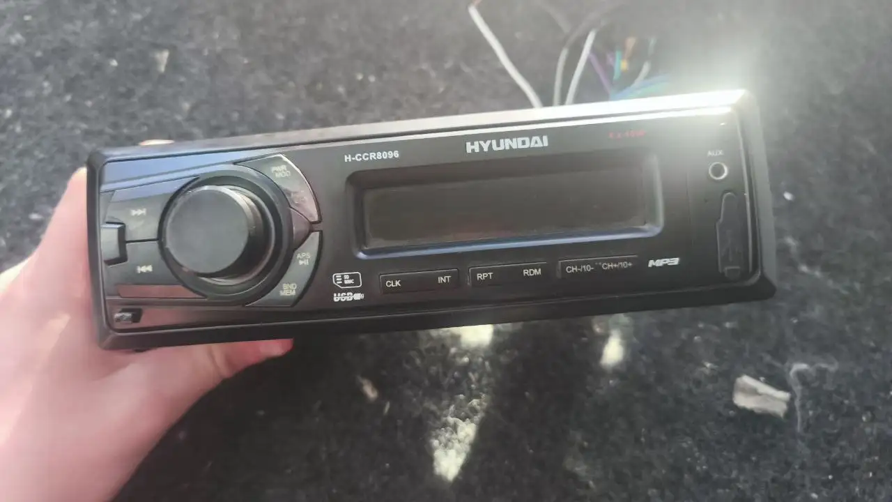 Магнитола Hyundai с AUX, USB, процессорная - Электроника в Оренбург