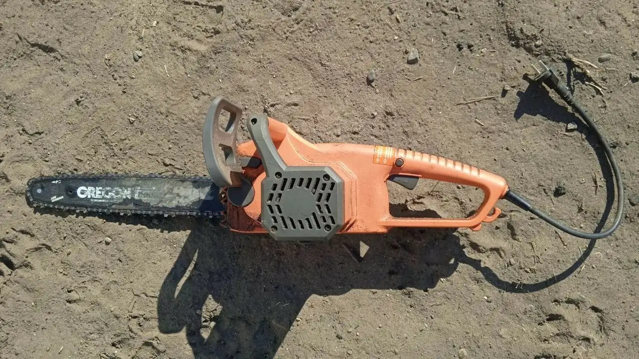 Продам электропилу с длиной шины 35см - Электроинструменты (Барахолка) в Чита