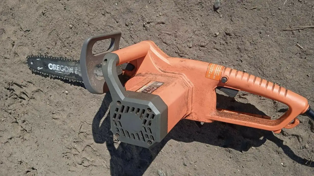 Продам электропилу с длиной шины 35см - Электроинструменты (Барахолка) в Чита