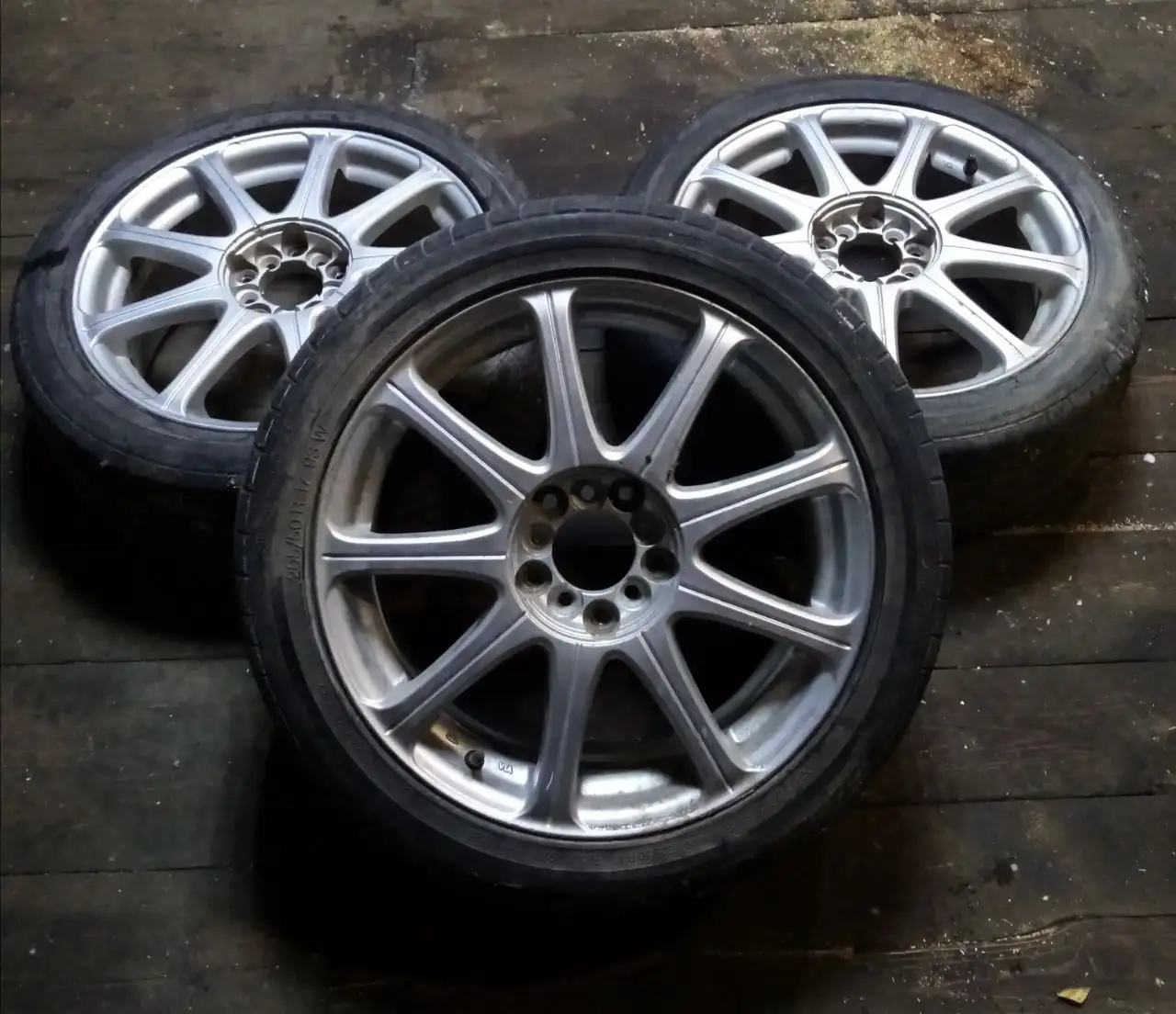 Продажа 4 литых дисков R17 с резиной - Диски и шины (Запчасти) в Чита