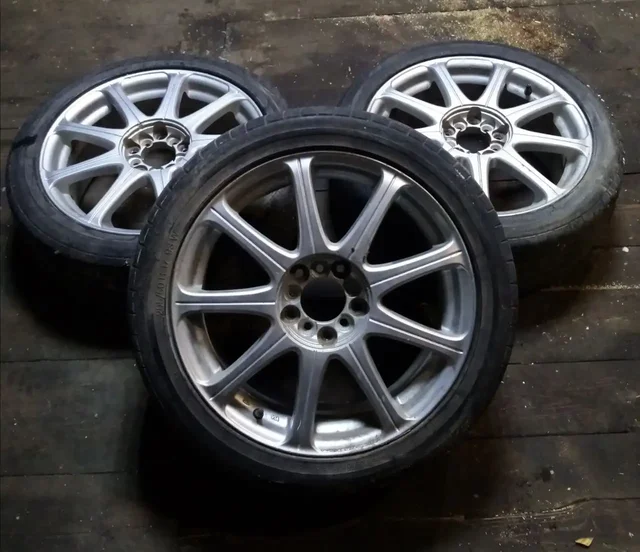 Продажа 4 литых дисков R17 с резиной - Запчасти для сантехники в Чита