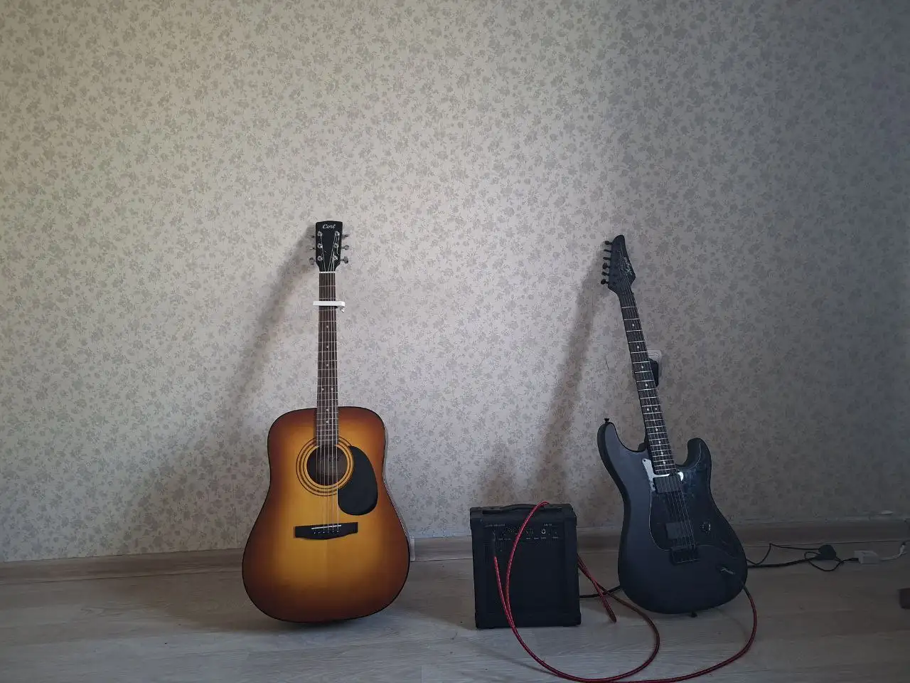 Продажа двух брендовых гитар Cort AD 810 и Magna Stratocaster 2H - Музыкальные инструменты (Хобби и отдых) в Чита