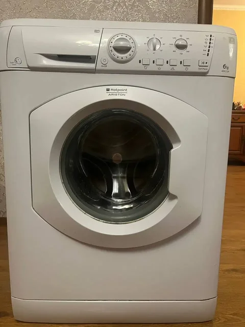 Стиральная машина Hotpoint Ariston ARXL 129 б/у - Электротранспорт в Чита