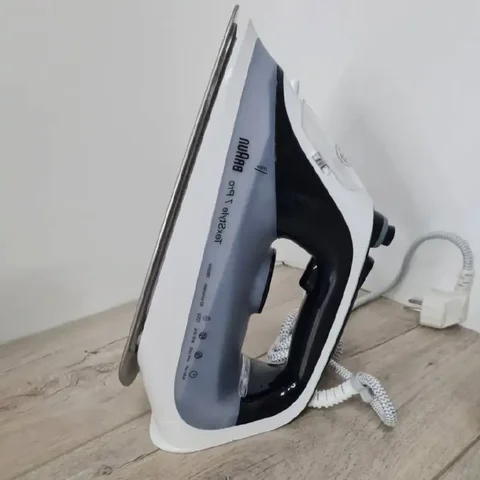 Б/у утюг в рабочем состоянии - Бытовая техника в Чита