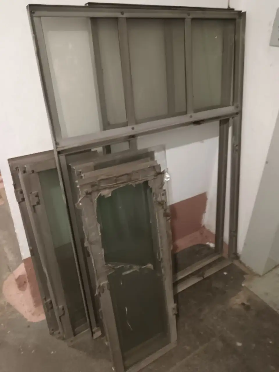 Продажа алюминиевых конструкций от балконного остекления - Металлолом/Стройматериалы (Барахолка) в Чита