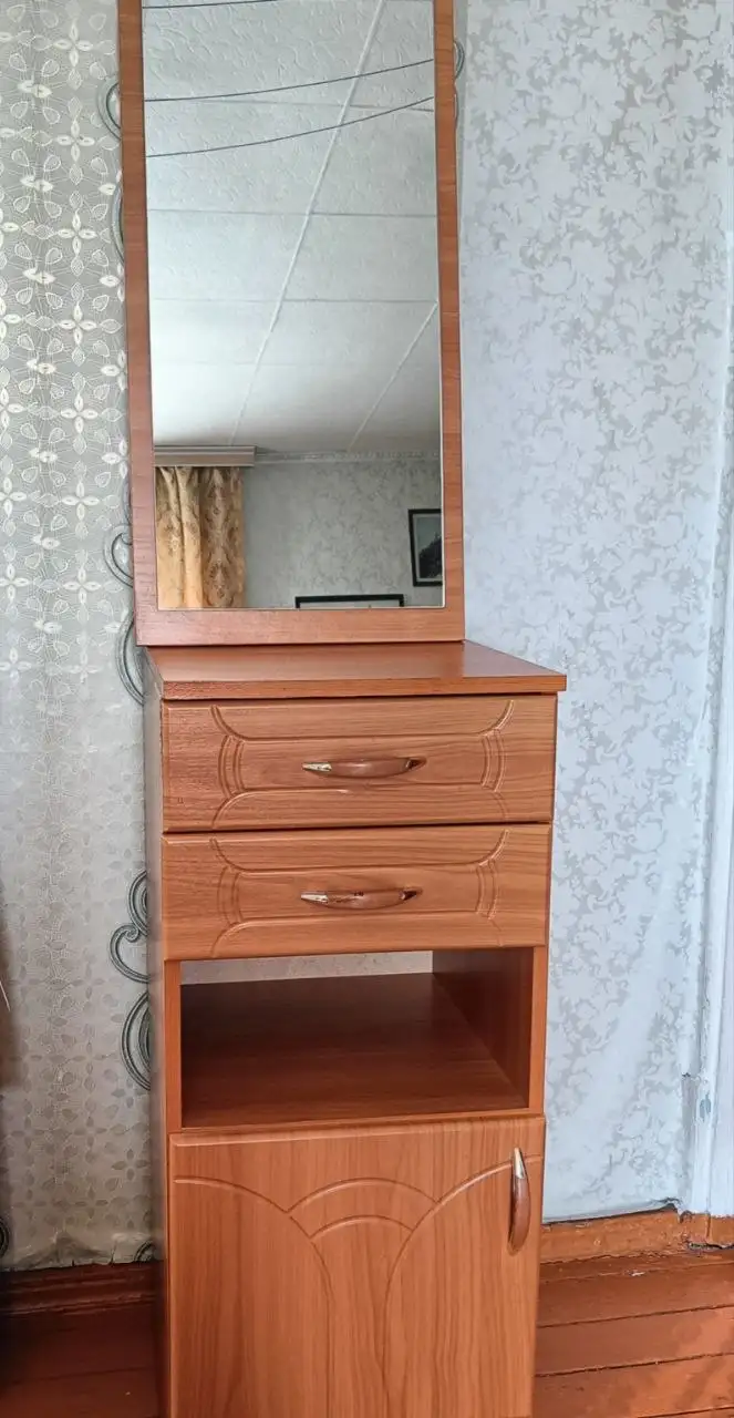 Продам прихожую: шкаф, тумба с зеркалом и вешалка - Мебель (Барахолка) в Чита