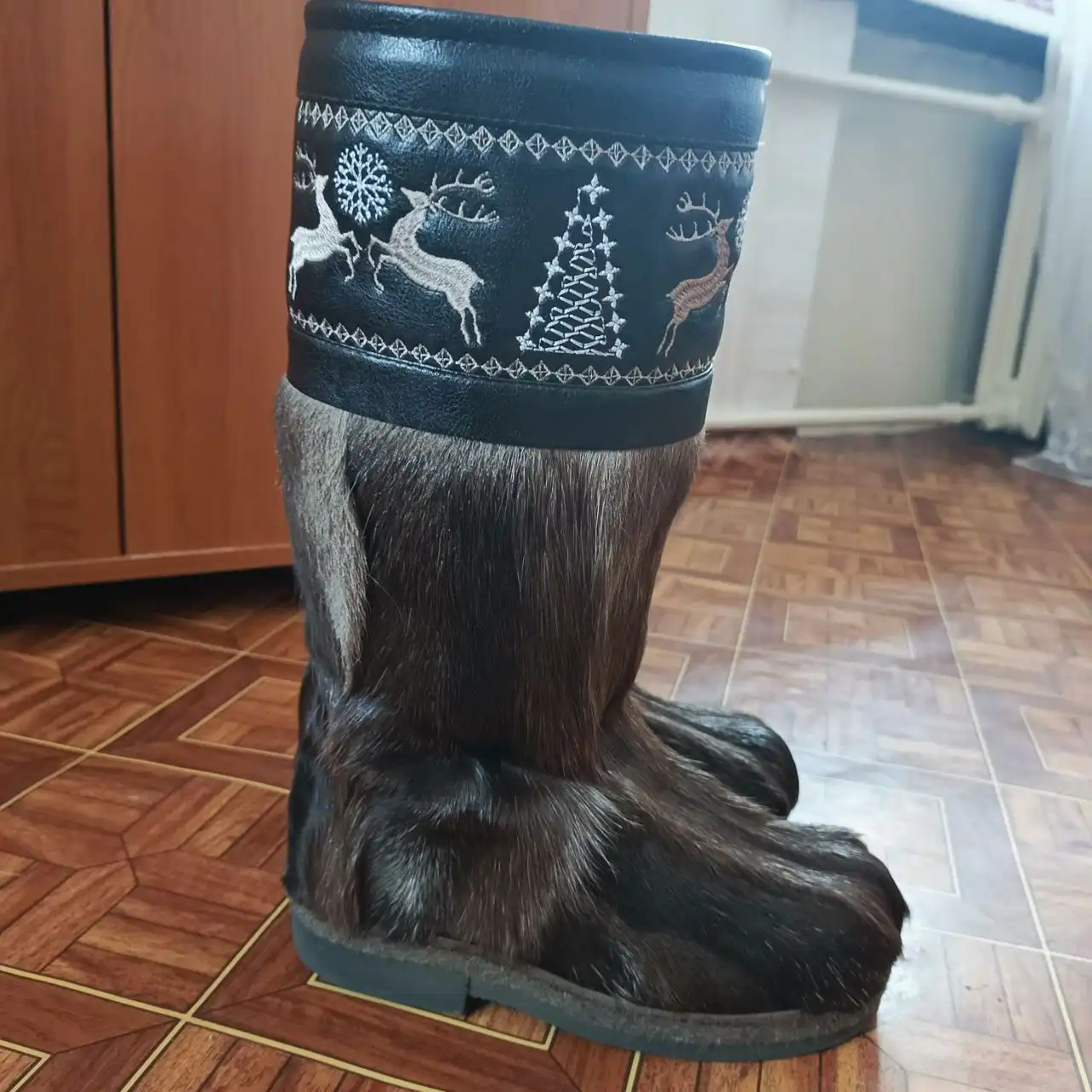 Продам унты натуральные из оленьей шерсти