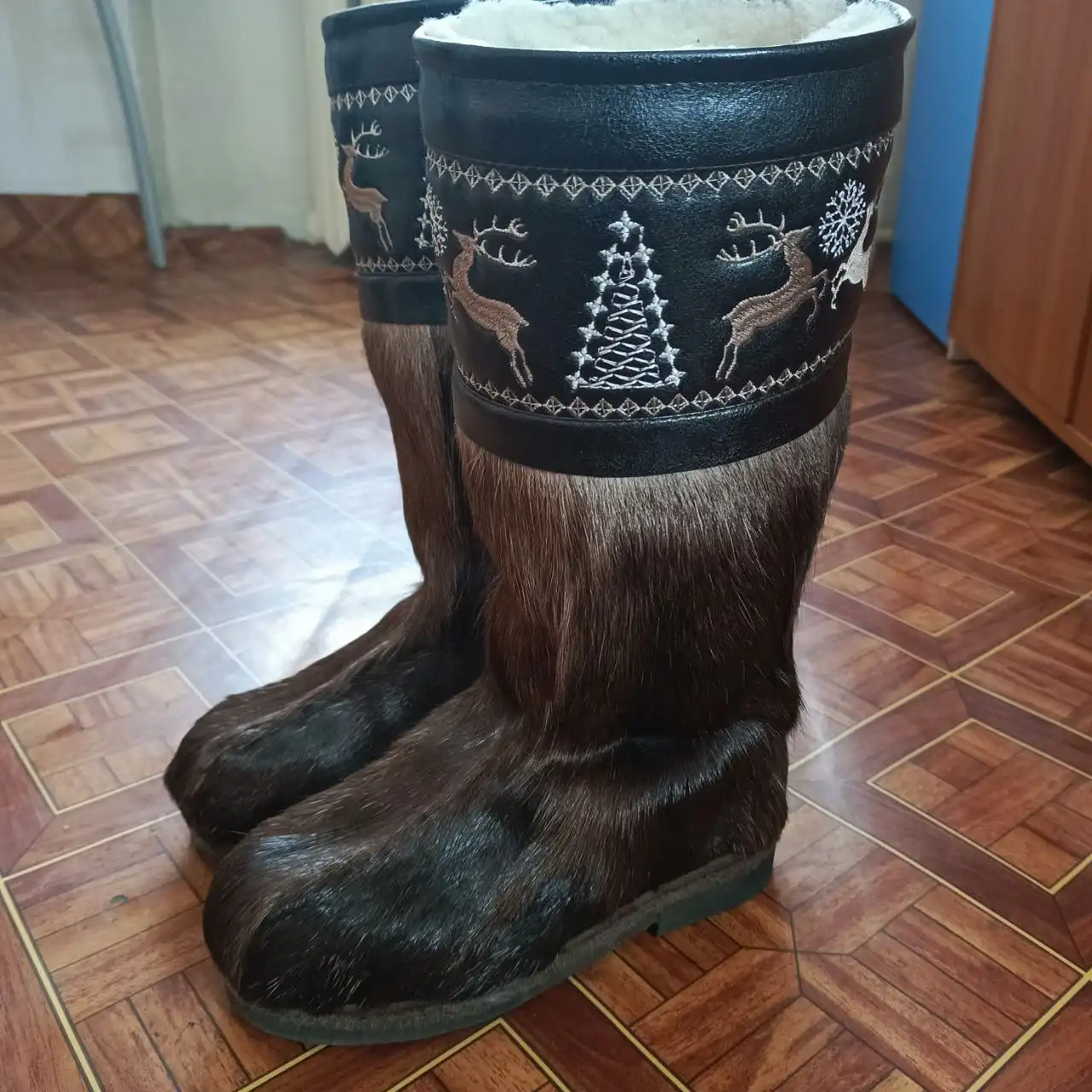 Продам унты натуральные из оленьей шерсти
