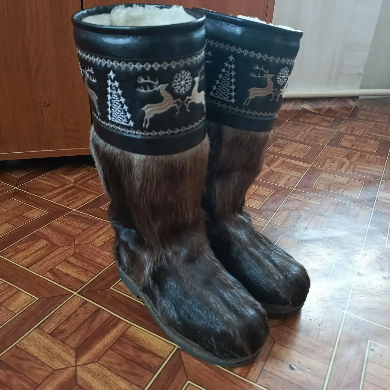 Продам унты натуральные из оленьей шерсти