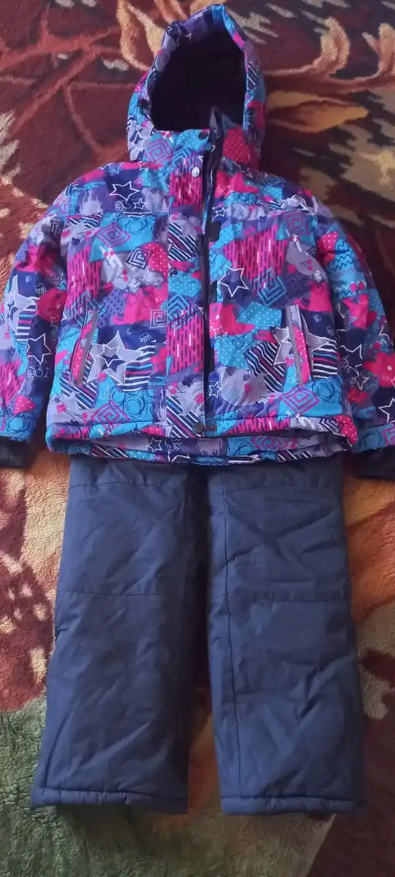Продам зимний комбинезон рост 140см