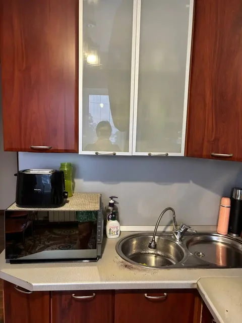 Продам кухонный гарнитур б/у с плитой, духовым шкафом и вытяжкой - Мебель в Чита