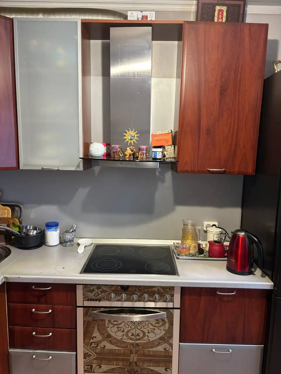 Продам кухонный гарнитур б/у с плитой, духовым шкафом и вытяжкой - Мебель (Барахолка) в Чита