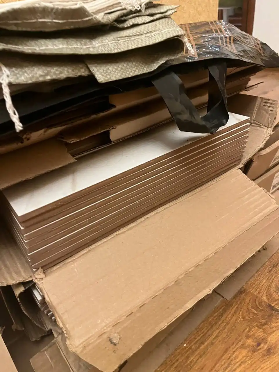 Керамическая плитка 40x40, 5.2 м², 36 шт., новая - Строительные материалы (Для дома и дачи) в Чита