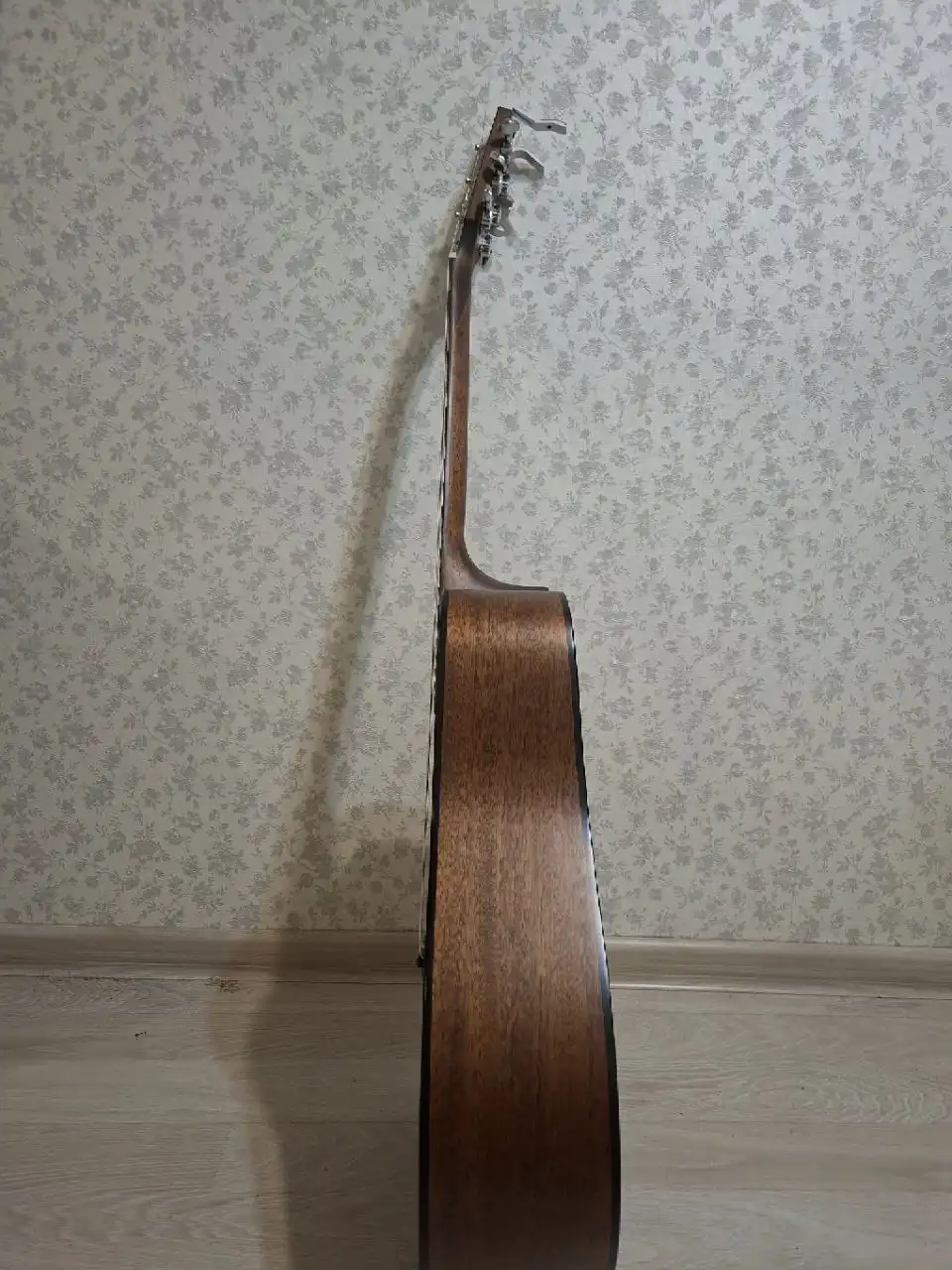 Продам акустическую гитару Cort AD810 - Музыкальные инструменты (Хобби и отдых) в Чита