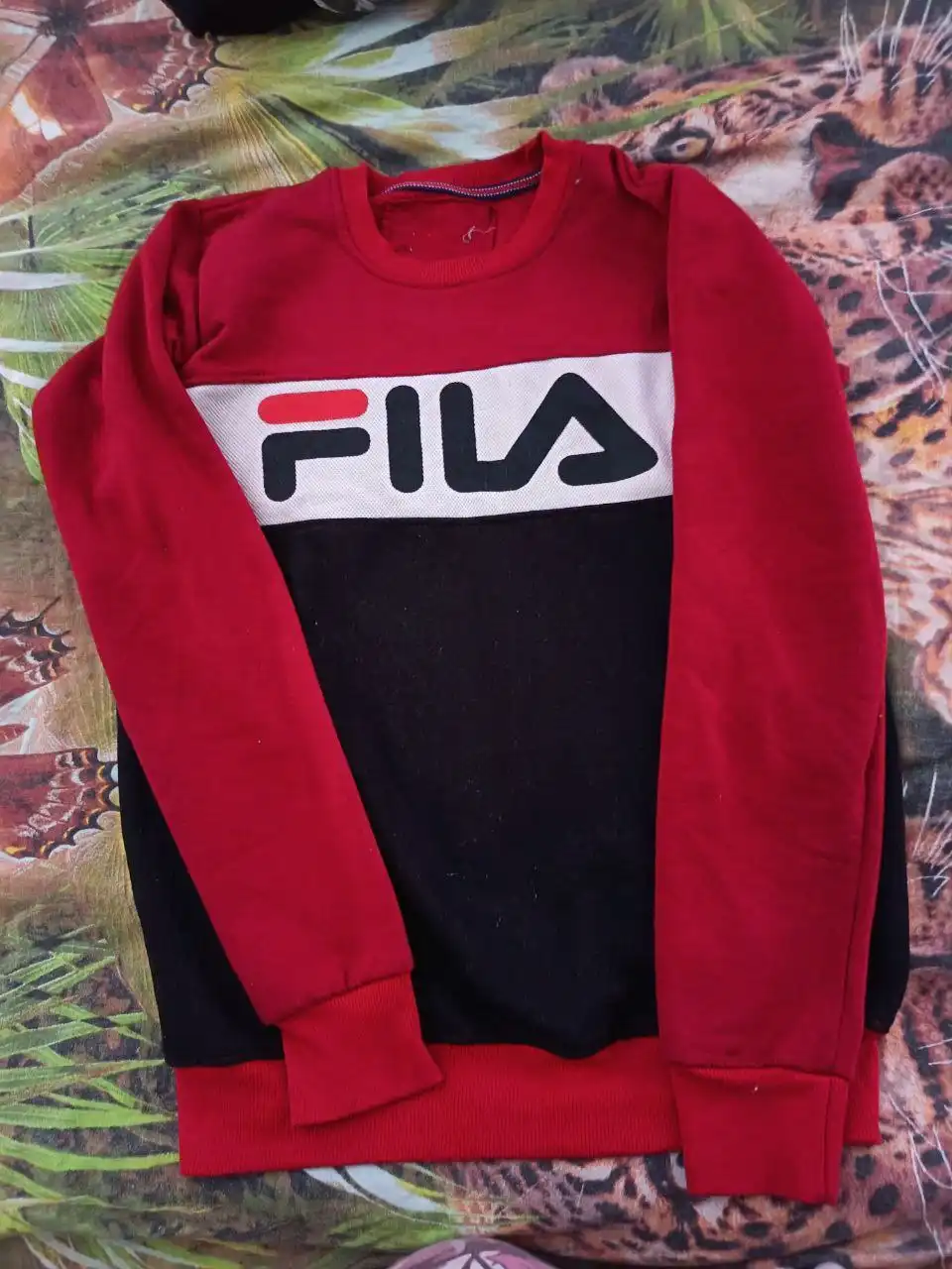 Продажа джинсов и кофты