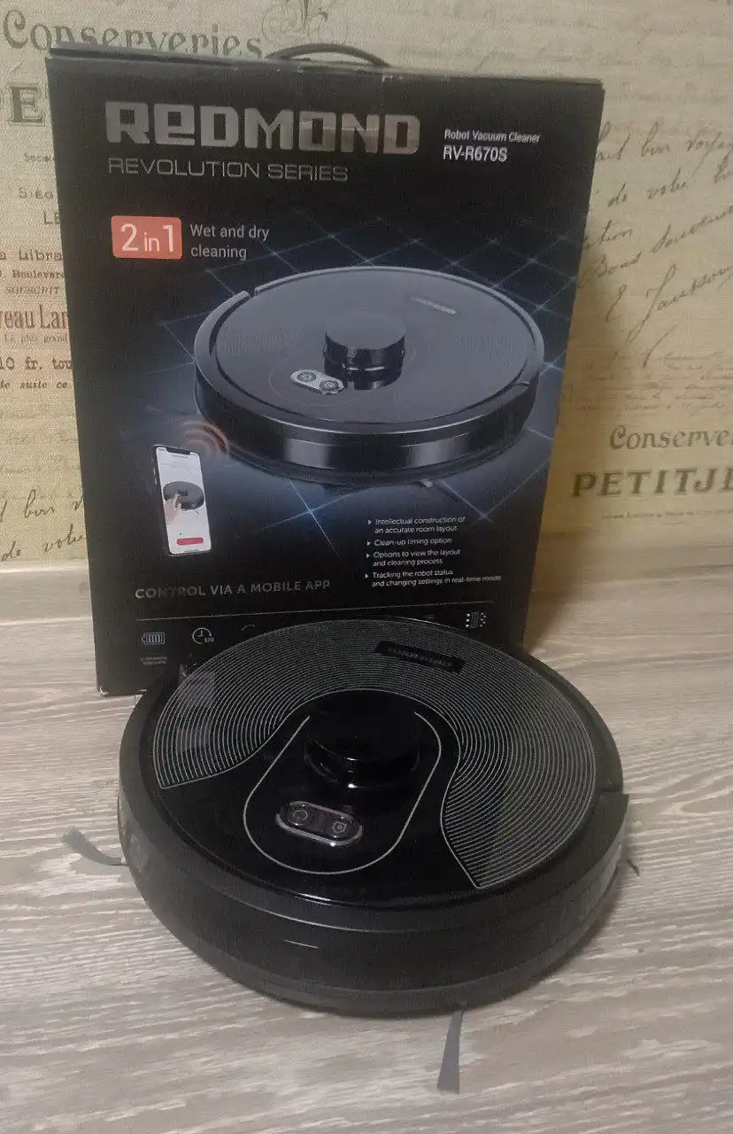 Продам робот пылесос полный комплект