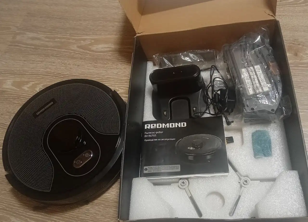 Продам робот пылесос полный комплект